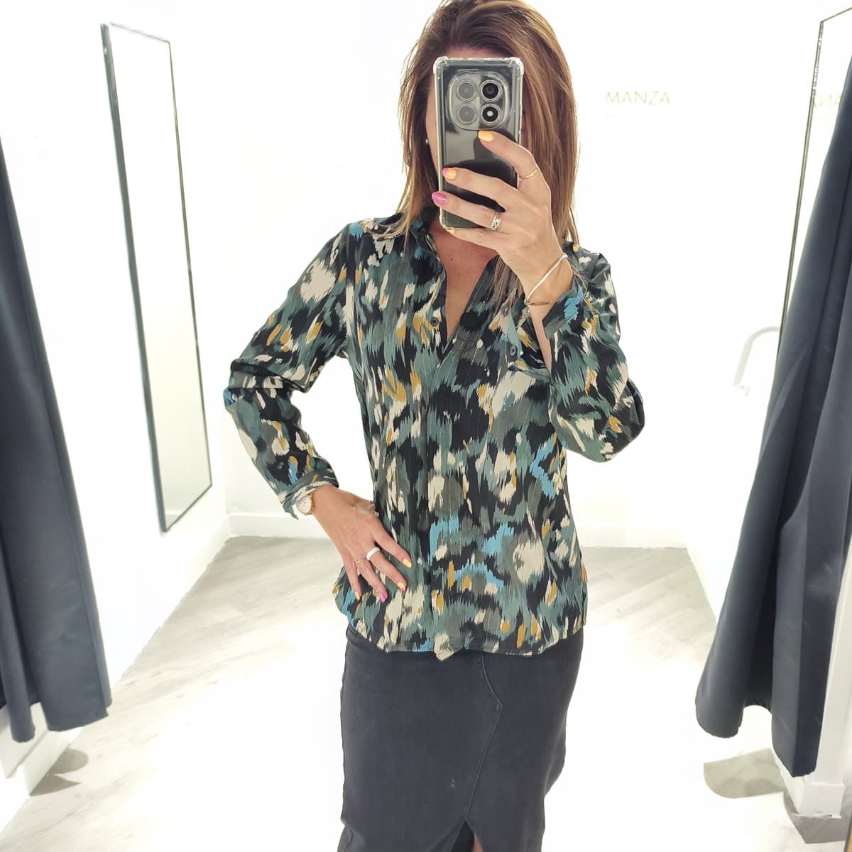 Chemise aquarelle, détail